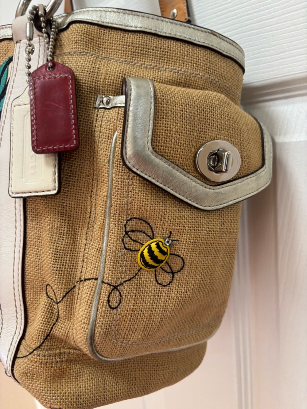 Coach VINTAGE Y2K L053-9447 LIMITED EDITION Floral 3-D Bumble Bee Straw Tote GUC - Picture 3 of 14